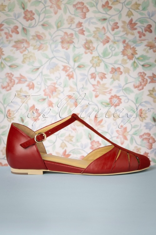 Charlie Stone - Toscana Flache Schuhe mit T-Strap in Rot 3