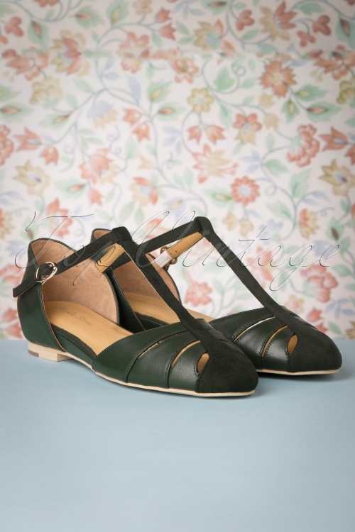 Charlie Stone - Toscana Flache Schuhe mit T-Strap in Dunkelgrün 4