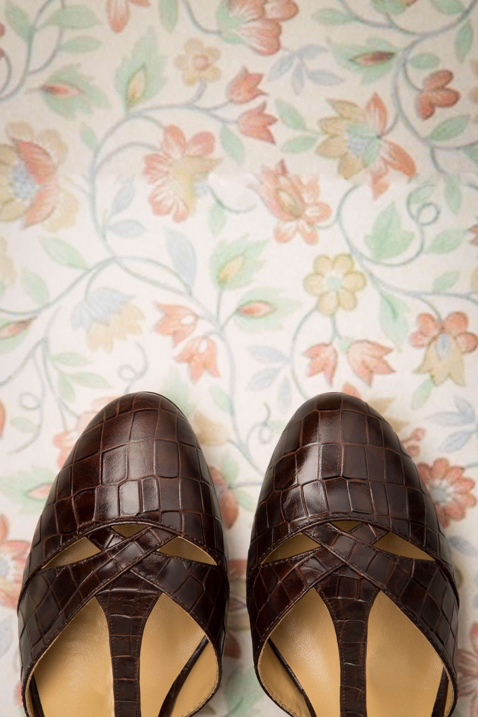 Charlie Stone - Roma T-Strap-pompen in espresso 5