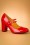 Zapatos de salón con laca de los años 60 dorados en lápiz labial rojo