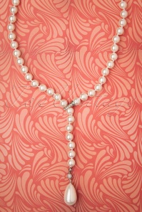 Darling Divine - A String Of Pearls Necklace Années 50 en Ivoire