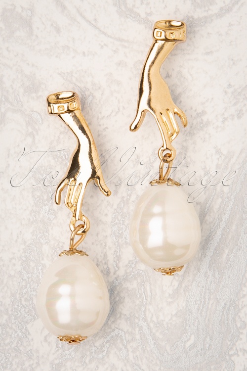 Darling Divine - 50s Hands Off My Pearl Earrings in Gold