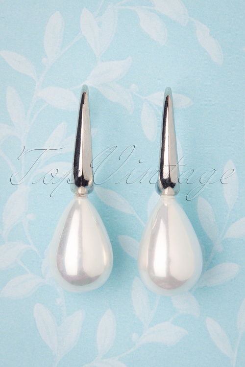 Darling Divine - 50s All About The Pearl Drop Earrings in Silver