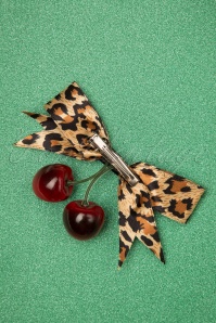 Banned Retro - 50s Wild Cherry Hair Clip in Leopard 2