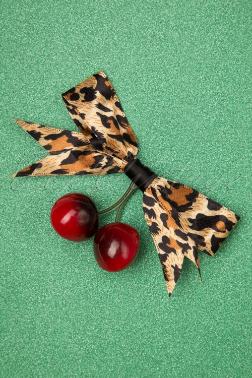 Banned Retro - 50s Wild Cherry Hair Clip in Leopard