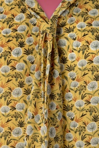 Banned Retro - Bluse mit Rüschenmanschetten in Gelb 4