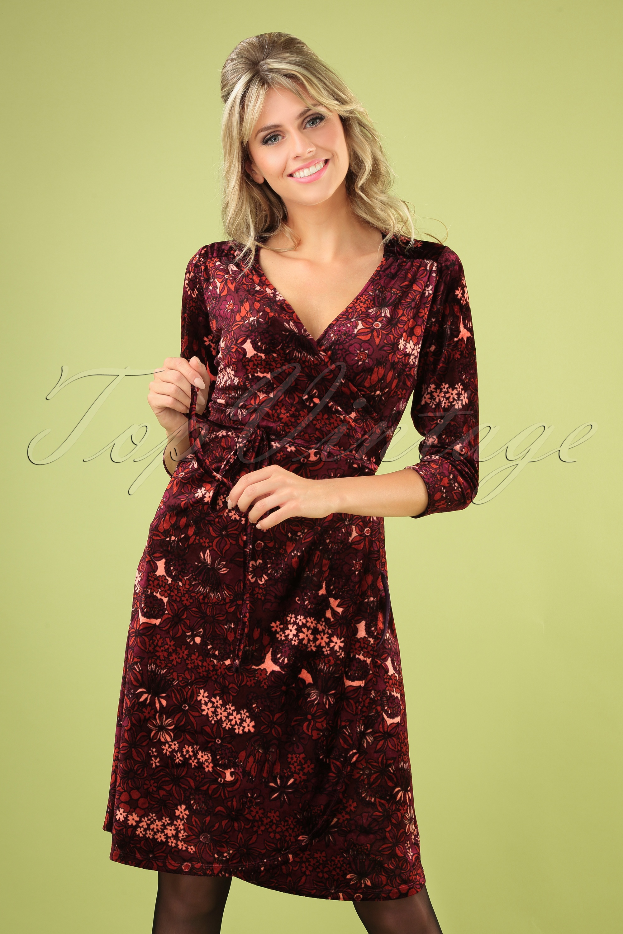 King Louie 60s Mandy Crimson Wrap Dress in Windsor Red | Shop at Topvintage