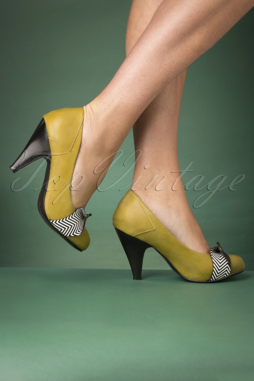 Banned Retro - 60s Touch Of Grace Pumps in Mustard  3