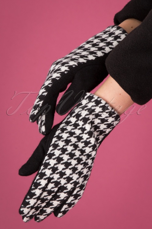 Darling Divine - 50s Houndstooth Gloves in Black and White 2