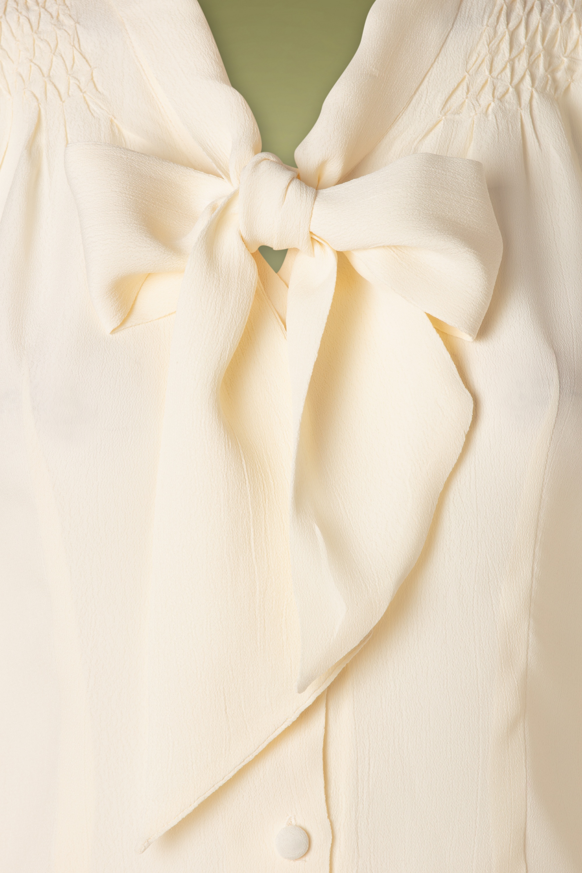 The Seamstress of Bloomsbury - Eva-blouse in crème crêpe 3