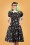 Collectif Clothing - Peta In Wonderland Swing Dress Années 50 en Noir