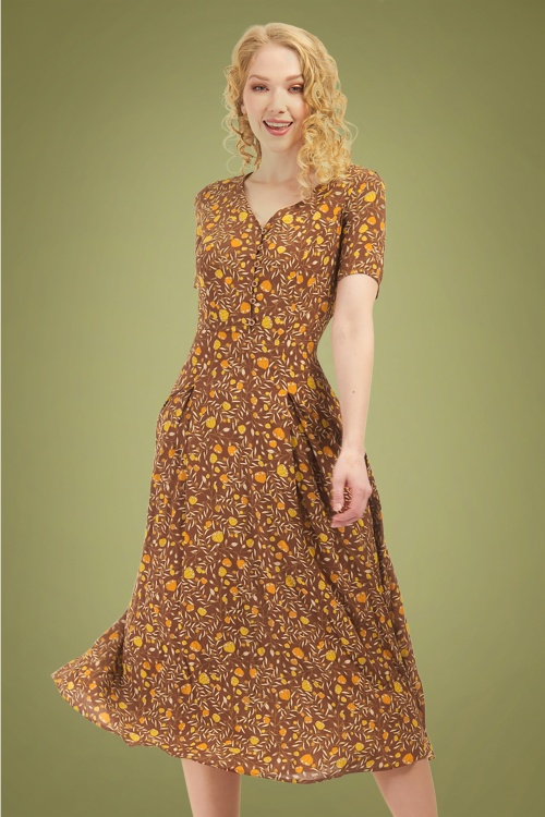 Bright and Beautiful - Daisy Granny Floral Dress Années 70 en Brun