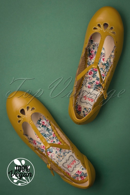 Bettie Page Shoes - Maila flats met t-strapjes in geel 2