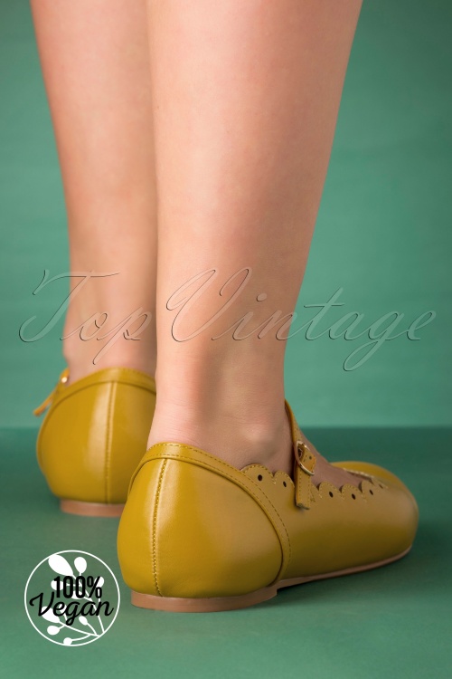 Bettie Page Shoes - Maila flats met t-strapjes in geel 4