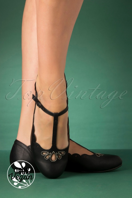 Bettie Page Shoes - Maila flats met t-strap in zwart 2