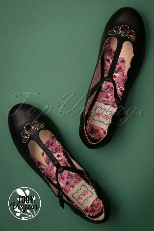 Bettie Page Shoes - Maila flats met t-strap in zwart