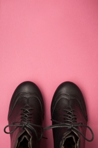 Bettie Page Shoes - Eddie veterlaarzen in zwart 2
