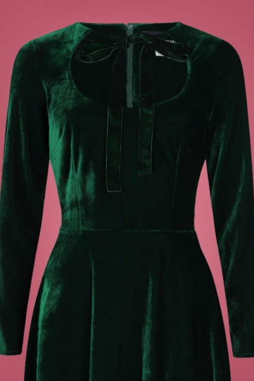 Collectif Clothing - Clara Velvet Swing Dress Années 50 en Vert 5
