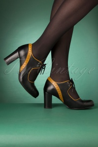 La Veintinueve - 60s Margot Leather Pumps in Black and Mustard 4