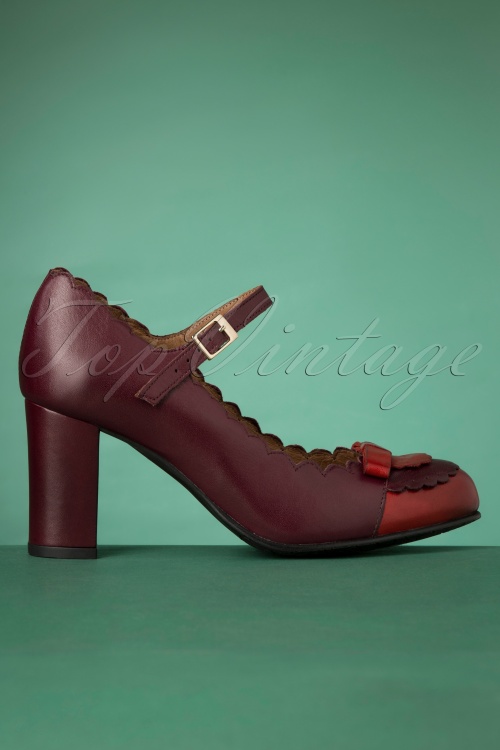 La Veintinueve - 60s Penelope Mary Jane Pumps in Duotone Red