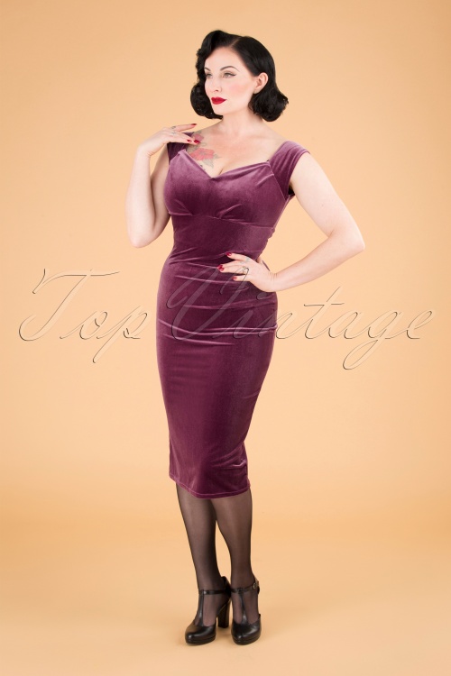 Vintage Chic for Topvintage - Lynn Velvet Pencil Dress Années 50 en Rose Poudré