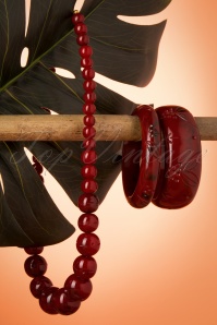 Splendette - TopVintage Exclusive ~ Mulberry Wide Carved Bangle Années 40 en Rouge 3