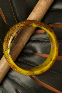Splendette - Exclusief TopVintage ~ Catkin brede gesneden armband in geel 2