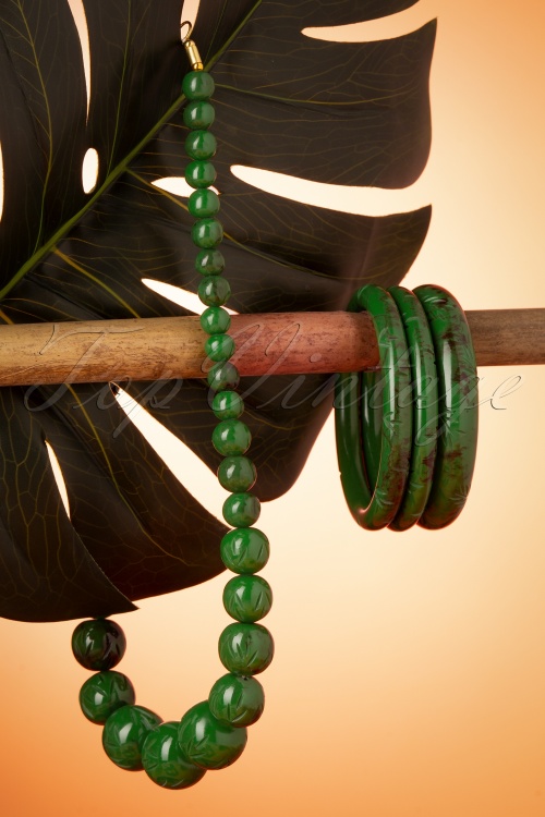 Splendette - TopVintage Exclusive ~ Fern Carved Beaded Necklace Années 40 en Vert 2
