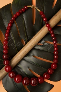 Splendette - TopVintage Exclusive ~ Mulberry geschnitzte Perlenkette in Rot