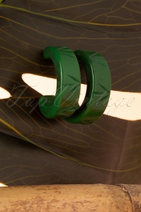 Splendette - TopVintage Exclusive ~ Fern Carved Hoop Earrings Années 40 en Vert