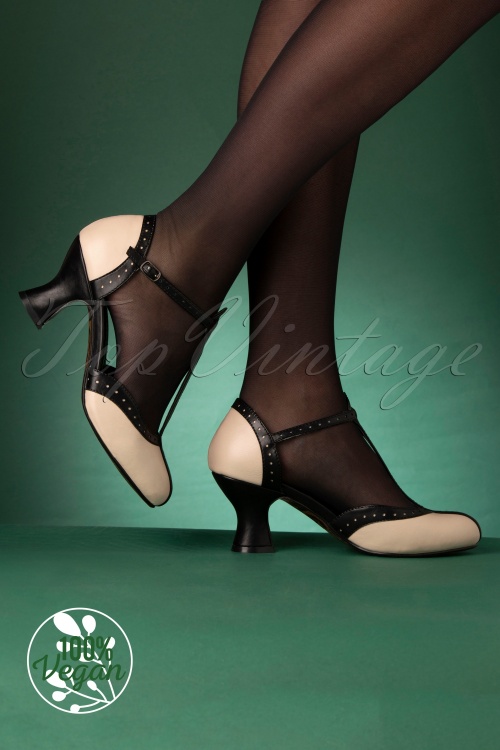 Bettie Page Shoes - Lilyan t-strap pumps in zwart en crème 3