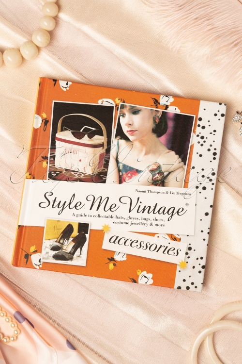 Style Me Vintage - A Guide To Collectable Hats, Gloves, Bags, Shoes, Costume Jewellery And More