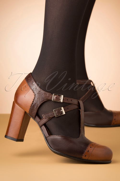 La Veintinueve - 60s Elena Leather T-Strap Pumps in Brown