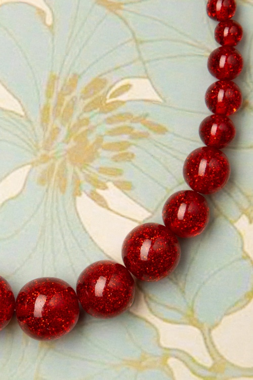 Splendette - Exklusiv von TopVintage ~ Glitzer-Perlenkette in Rot 2