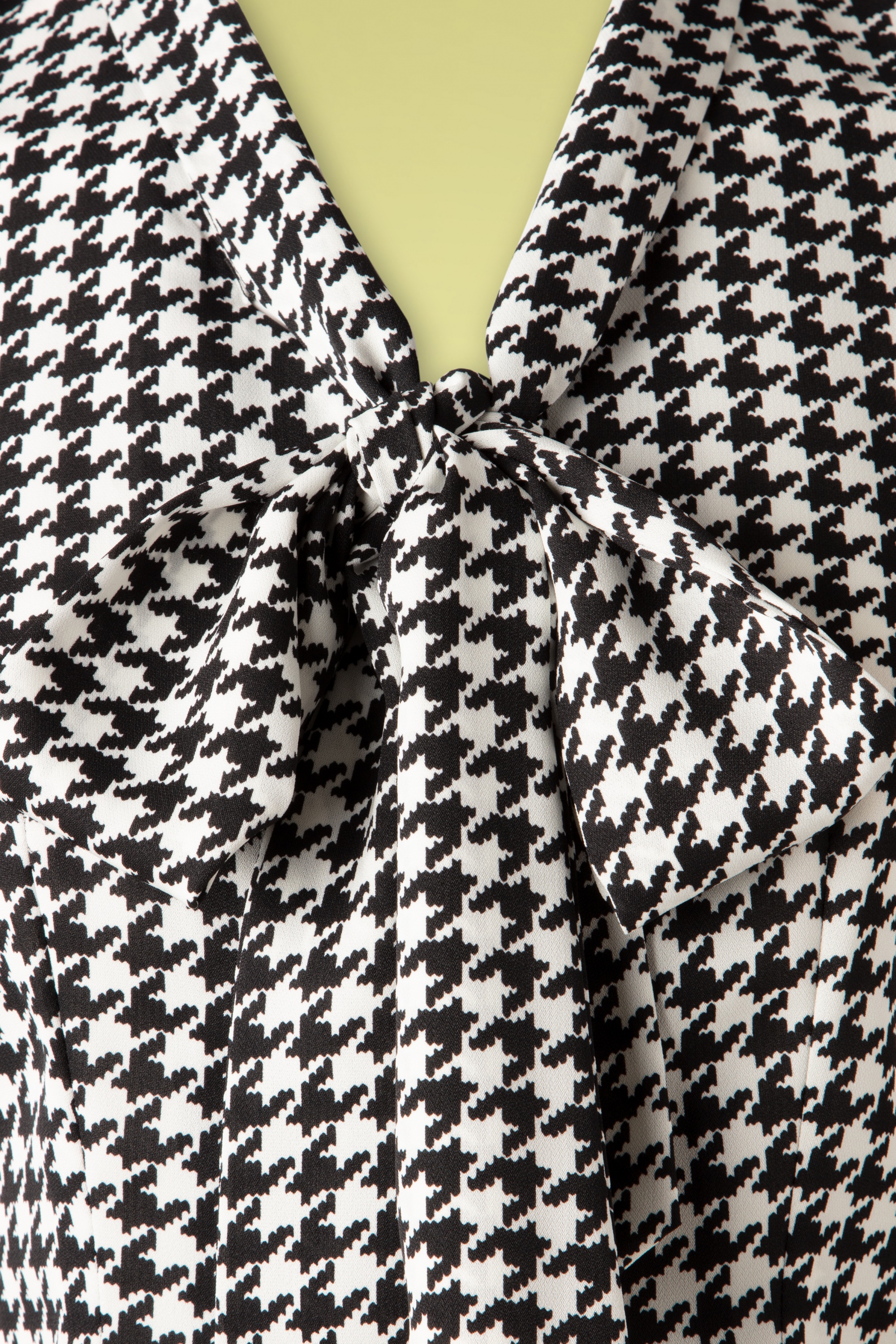 Belsira - Emerson Houndstooth blouse in zwart en ivoor 3