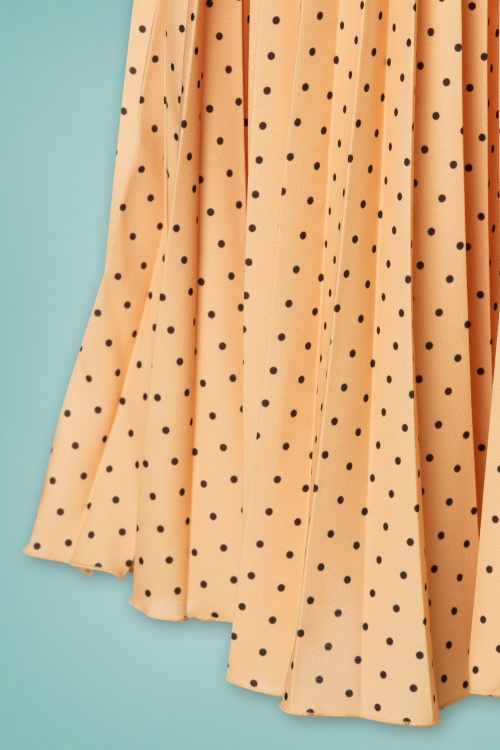 Closet London - 50s Aubrey Pleated Pin Dot Skirt in Apricot 5