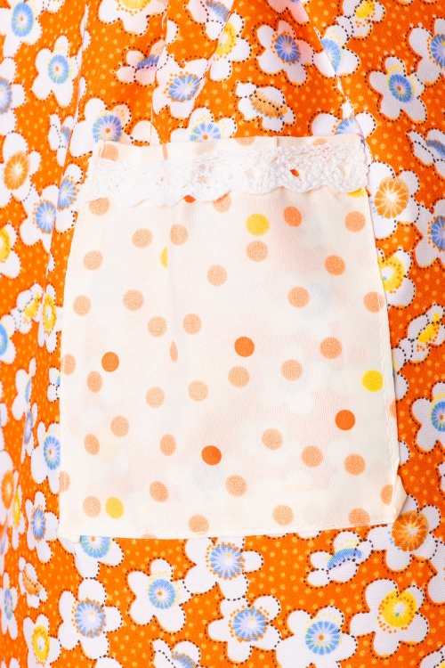 Collectif Clothing - Louise Flower Apron Années 50 en Orange 3