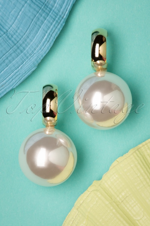 Darling Divine - 50s Go Big Or Go Home Pearl Earrings in Gold