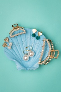 Darling Divine - 50s Love For Pearl Earrings in Gold 4