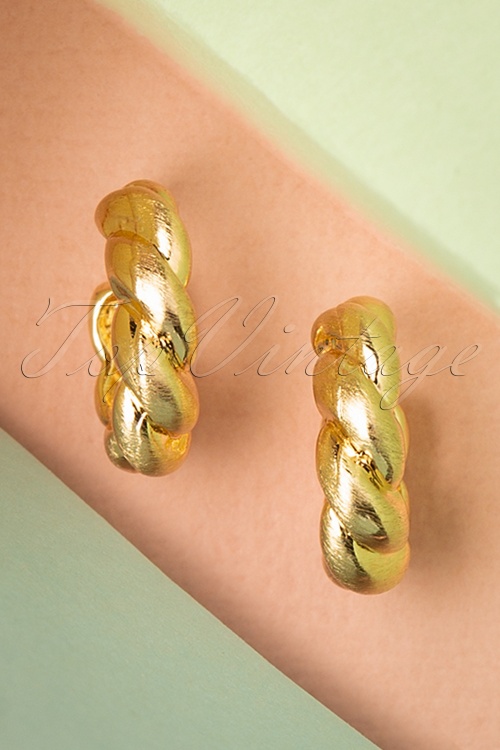 Day&Eve by Go Dutch Label - 50s Small Twisted Stud Earrings in Gold