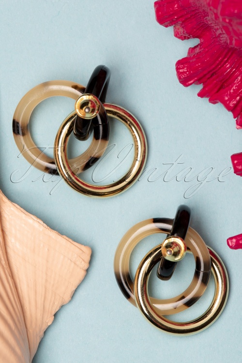 Darling Divine - 60s Tortoise Circle Earrings in Gold 3