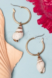 Darling Divine - 50s Shell We Dance Earrings in Gold and White 3