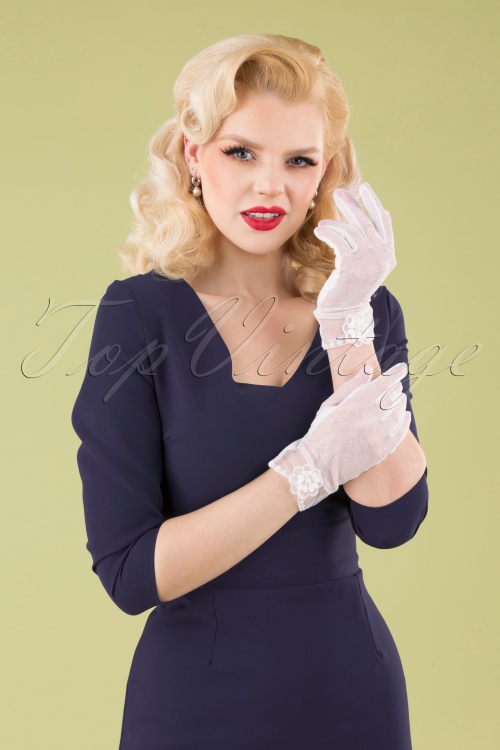 Unique Vintage - 50s Floral Mesh Wrist Gloves in Off White 2