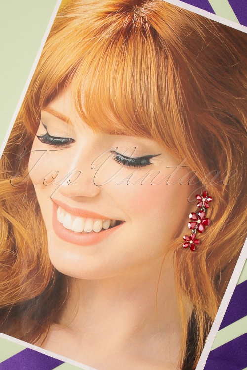 Day&Eve by Go Dutch Label - Julia Crystal Flower Earrings Années 50 en Rouge  2