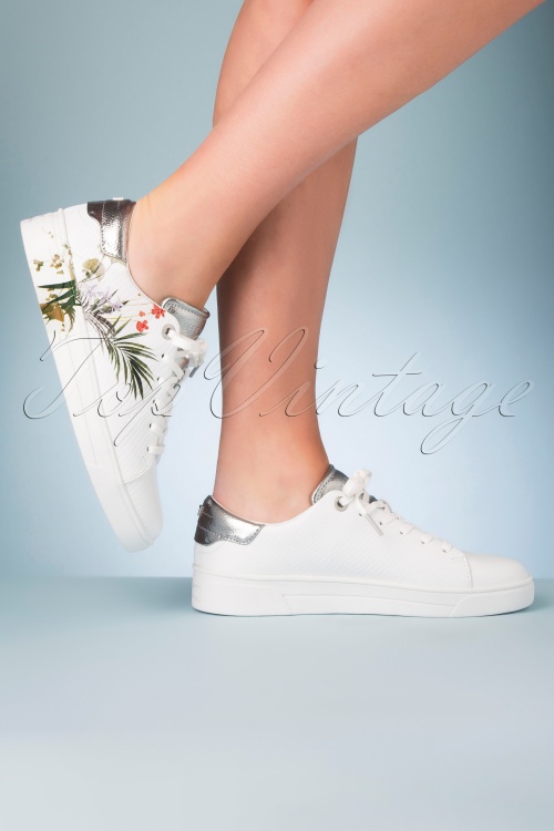Ted Baker - Penil sneakers met bloemmotief in wit 3