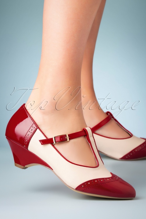 B.A.I.T. - Ione Spectator t-strap-pump in rood en wit