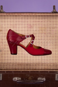 Topvintage Boutique Collection - 40s Days Away Leather Pumps in Passion Red 2