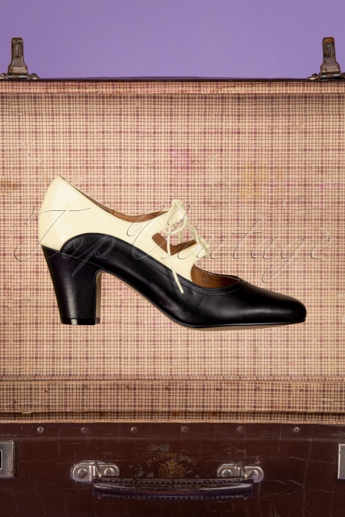 Topvintage Boutique Collection - 40s Back In Time Leather Pumps in Black and White 2