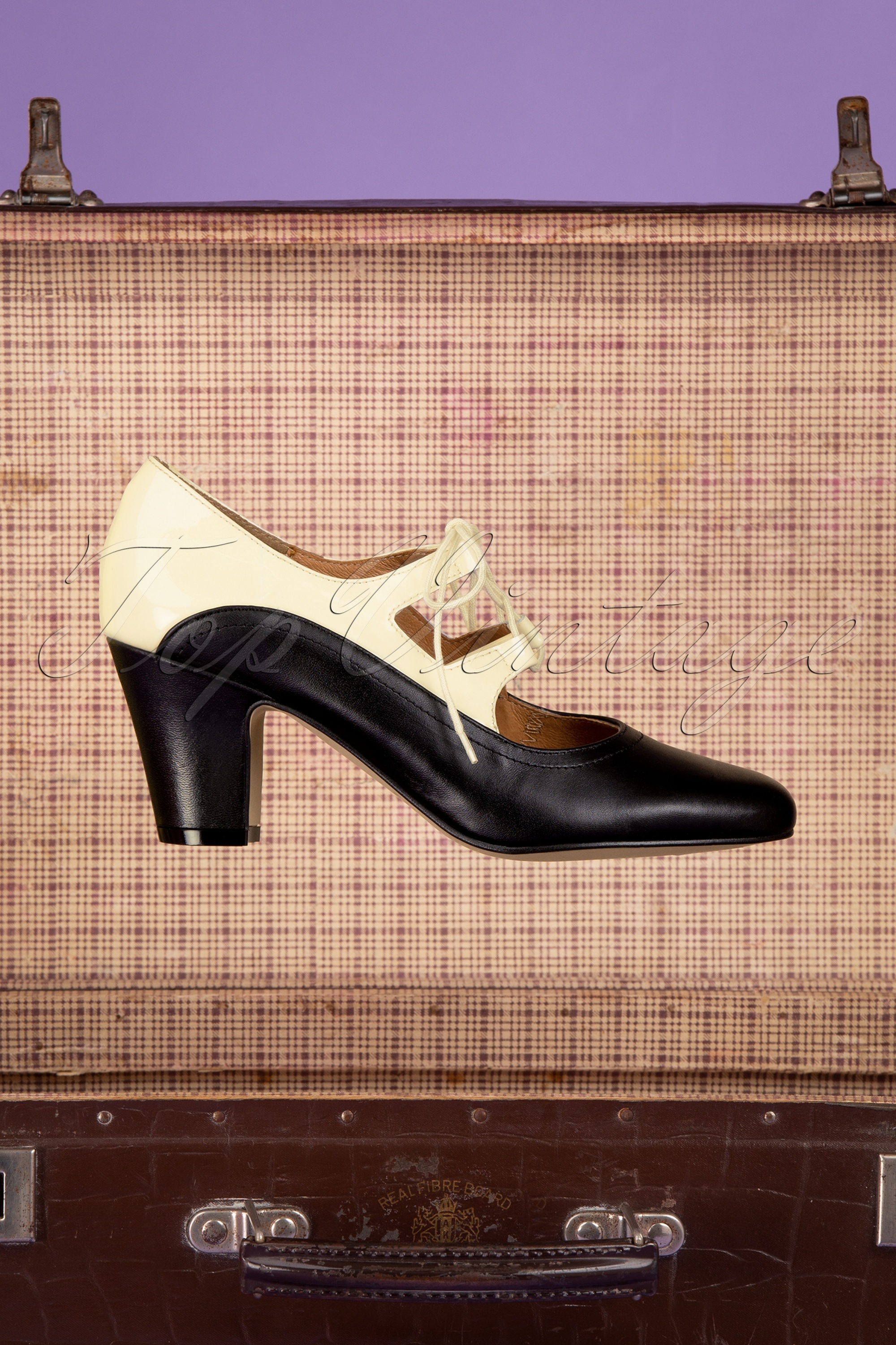 Topvintage Boutique Collection - Back In Time lederen pumps in zwart en wit 2