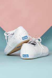 Keds - Champion Daisy Embroidered Sneakers Années 50 en Blanc 5
